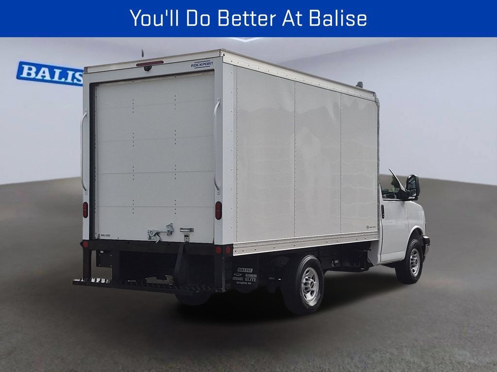 New 2025 GMC Savana 3500 w/ Power Convenience Package RWD image 3