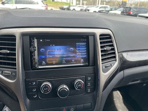 Used 2013 Jeep Grand Cherokee Laredo w/ Laredo E Group image 8