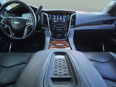 Used 2017 Cadillac Escalade Luxury image 28