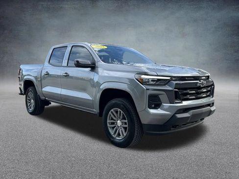 Used 2025 Chevrolet Colorado LT w/ LT Convenience Package AWD/4WD image 3
