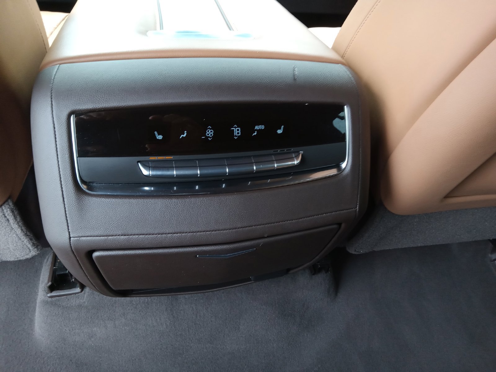 Used 2021 Cadillac Escalade ESV Premium Luxury AWD/4WD image 26