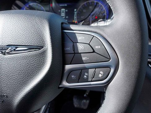 New 2026 Chrysler Pacifica Select image 25