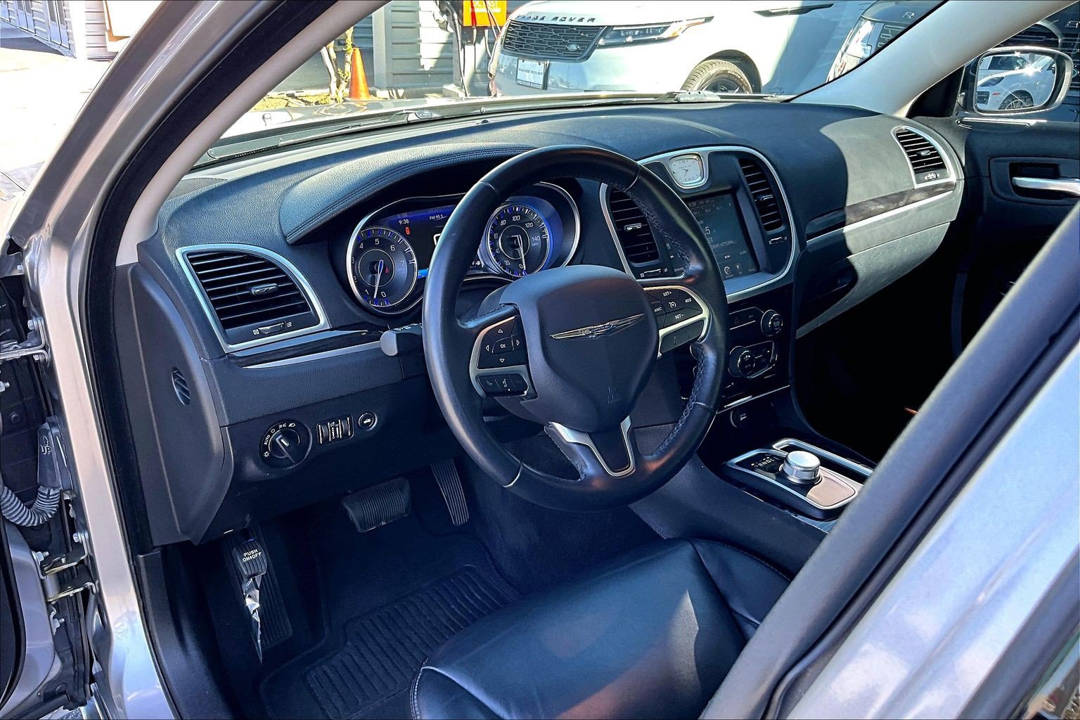 Used 2016 Chrysler 300 Limited RWD image 3