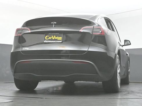 Used 2024 Tesla Model Y Long Range AWD/4WD image 49