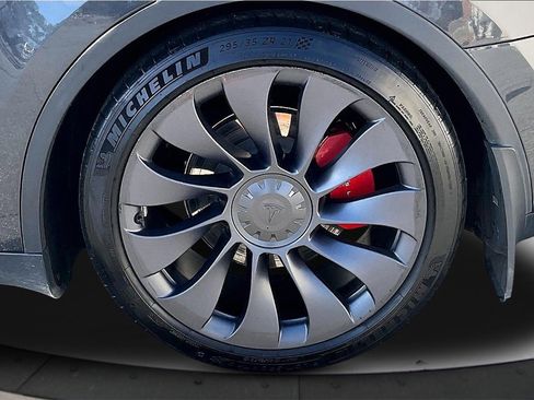 Used 2024 Tesla Model Y Performance image 37