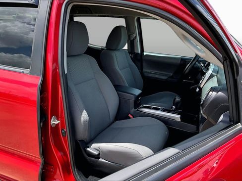 Used 2020 Toyota Tacoma SR5 AWD/4WD image 9