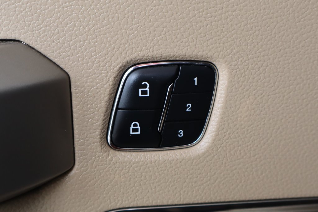 Used 2019 Ford F150 Lariat w/ Equipment Group 502A Luxury AWD/4WD image 14