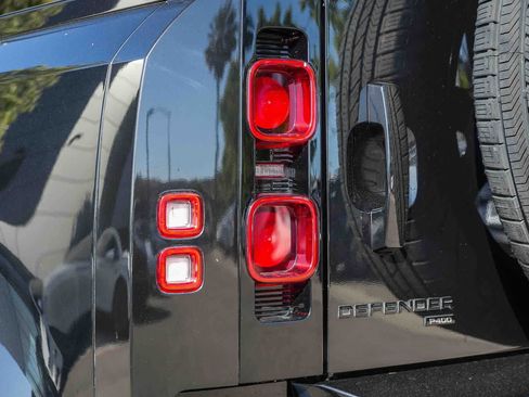 Used 2023 Land Rover Defender 110 SE AWD/4WD image 7