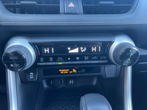 Used 2019 Toyota RAV4 LE image 21