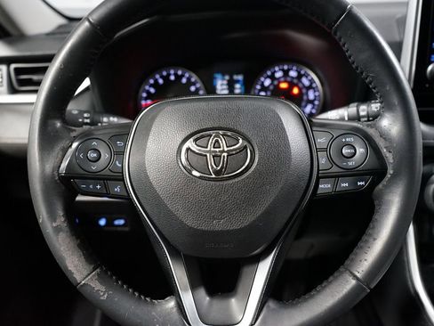 Used 2020 Toyota RAV4 XLE image 12