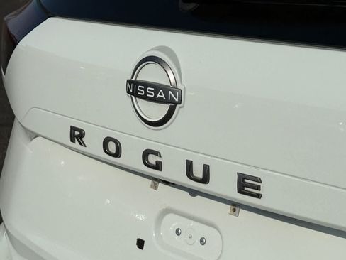 Used 2024 Nissan Rogue S AWD/4WD image 9