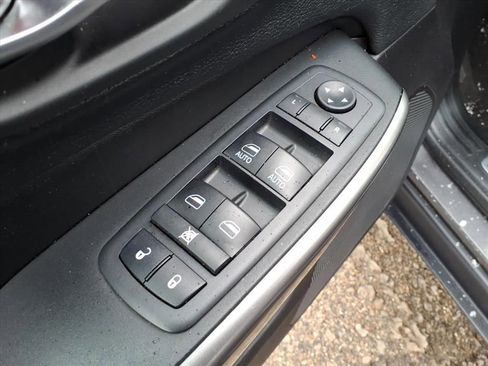 Used 2019 Jeep Cherokee Limited image 15