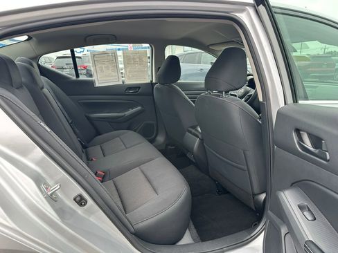 Used 2025 Nissan Altima 2.5 SV FWD image 15