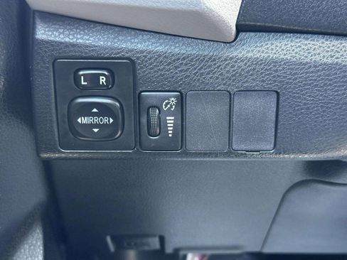 Used 2014 Toyota Corolla LE FWD image 27