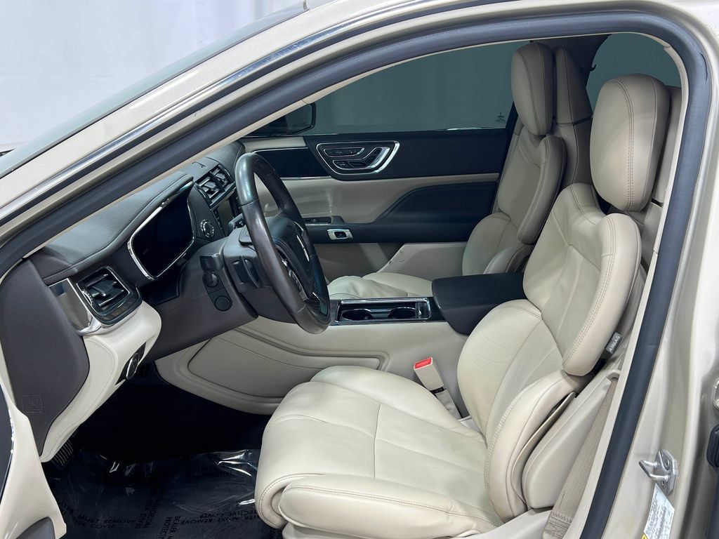 Used 2017 Lincoln Continental Select w/ Climate Package FWD image 13