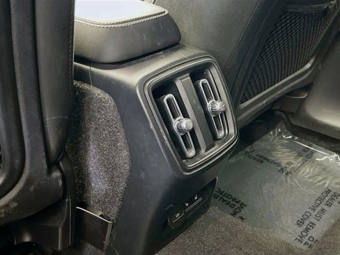 Used 2022 Volvo XC40 P8 Recharge Ultimate image 20