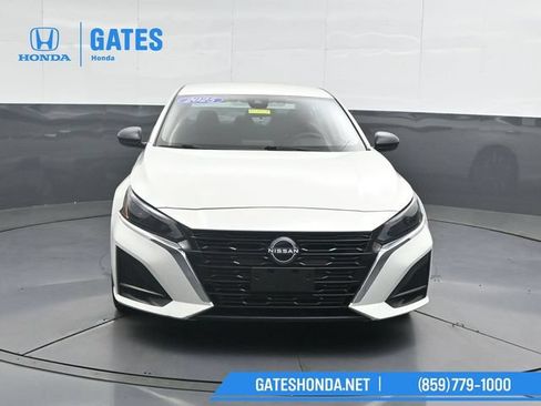 Used 2025 Nissan Altima 2.5 SV FWD image 5
