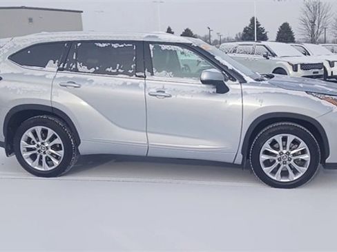 Used 2023 Toyota Highlander Limited image 4