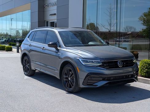 Used 2022 Volkswagen Tiguan SE R-Line FWD image 9