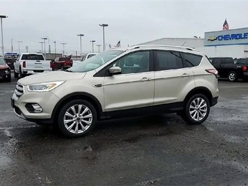 Used 2017 Ford Escape Titanium image 4
