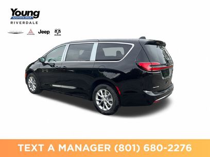 New 2027 Chrysler Pacifica Select w/ Family Tech Group