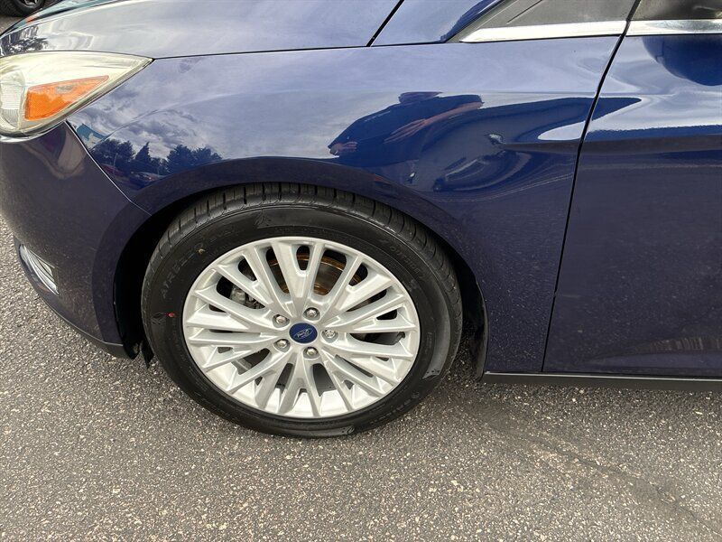 Used 2017 Ford Focus Titanium FWD image 9