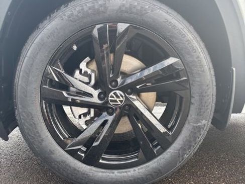 New 2026 Volkswagen Atlas Cross Sport SEL R-Line AWD/4WD image 11