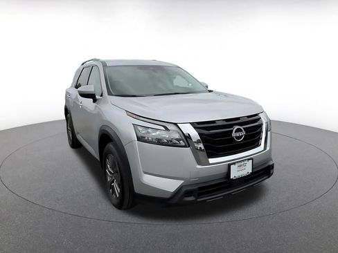 Used 2025 Nissan Pathfinder SV AWD/4WD image 3