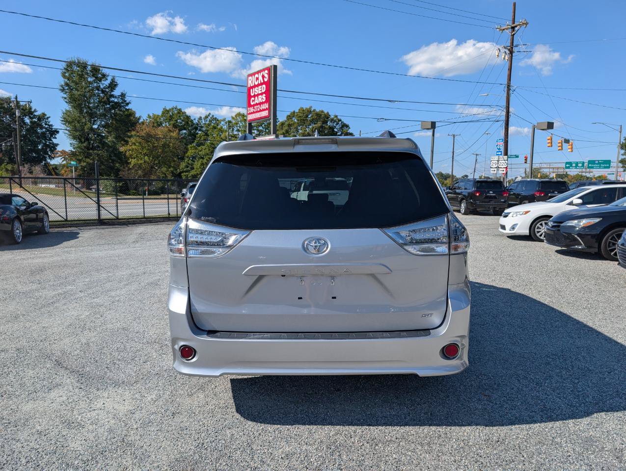 Used 2018 Toyota Sienna SE FWD image 8