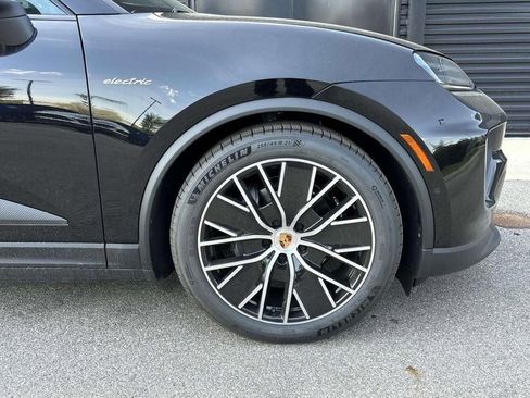 Used 2025 Porsche Macan Electric RWD image 14