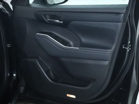 Certified 2023 Toyota Highlander XLE image 32