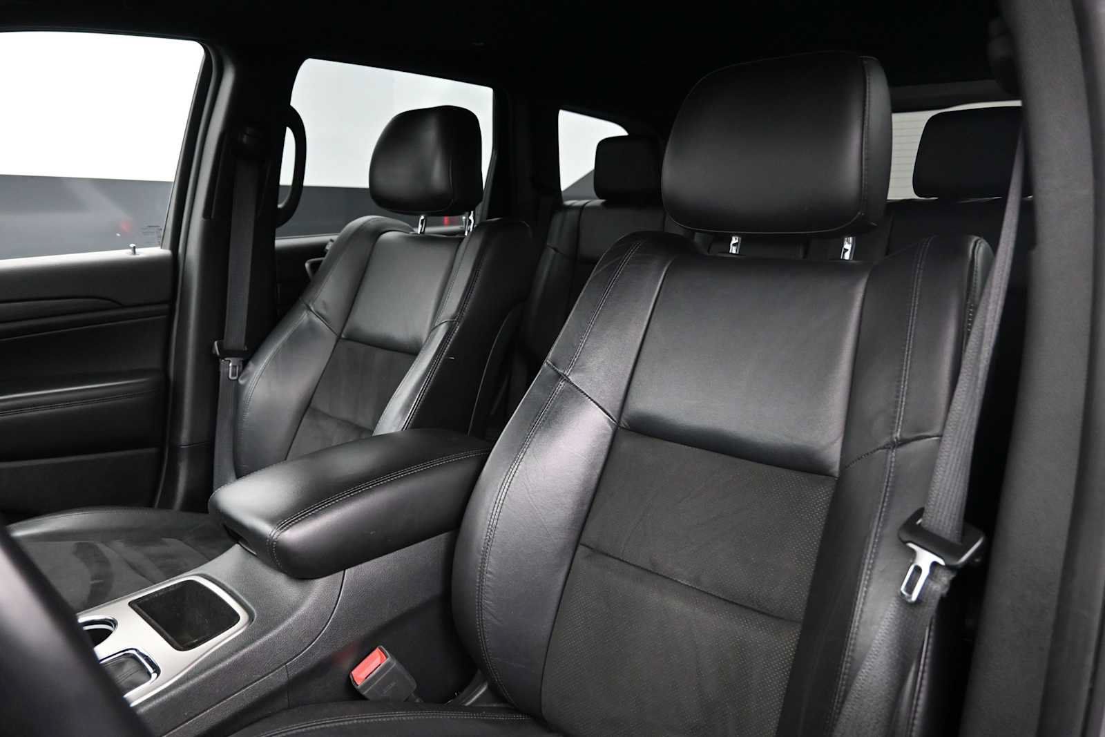 Used 2019 Jeep Grand Cherokee Altitude AWD/4WD image 5