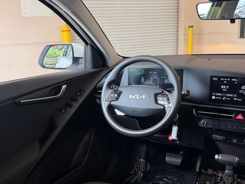 Used 2026 Kia Niro LX FWD image 29