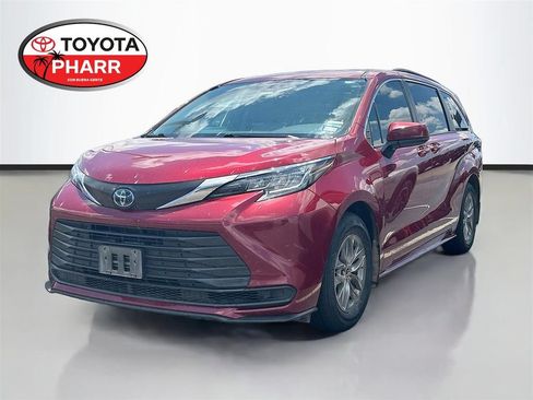 Used 2023 Toyota Sienna LE FWD image 1