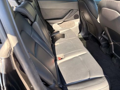 Used 2022 Tesla Model Y Long Range AWD/4WD image 7