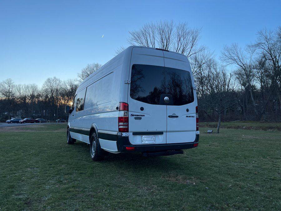 Used 2011 Freightliner Sprinter 2500 RWD image 38