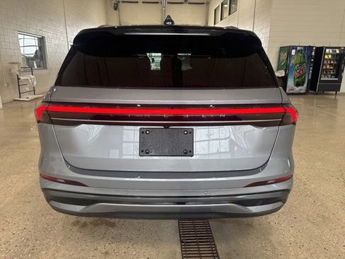 Used 2024 Lincoln Nautilus Reserve w/ Equipment Group 202A image 4