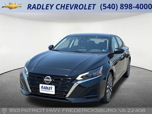 Used 2025 Nissan Altima 2.5 SV FWD image 1
