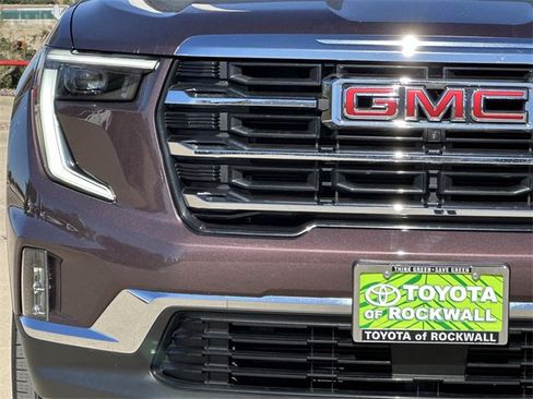 Used 2024 GMC Acadia Elevation image 8