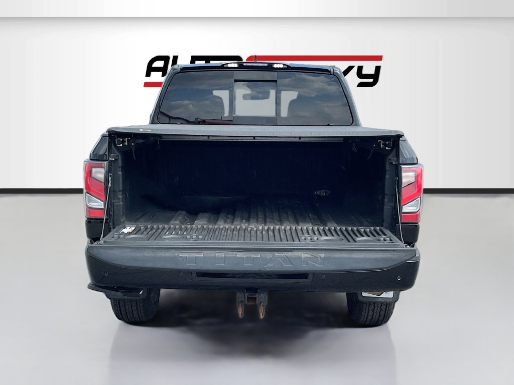 Used 2022 Nissan Titan PRO-4X w/ Pro-4x Convenience Package AWD/4WD image 27