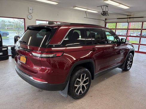 Certified 2024 Jeep Grand Cherokee Limited AWD/4WD image 9
