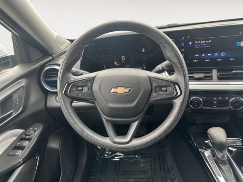 Used 2024 Chevrolet Trax LT FWD image 12