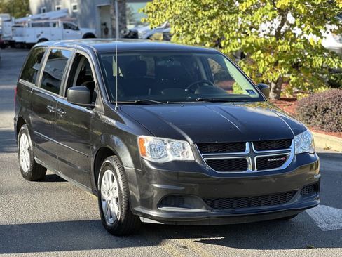 Used 2015 Dodge Grand Caravan SE w/ Quick Order Package 29E SE image 4