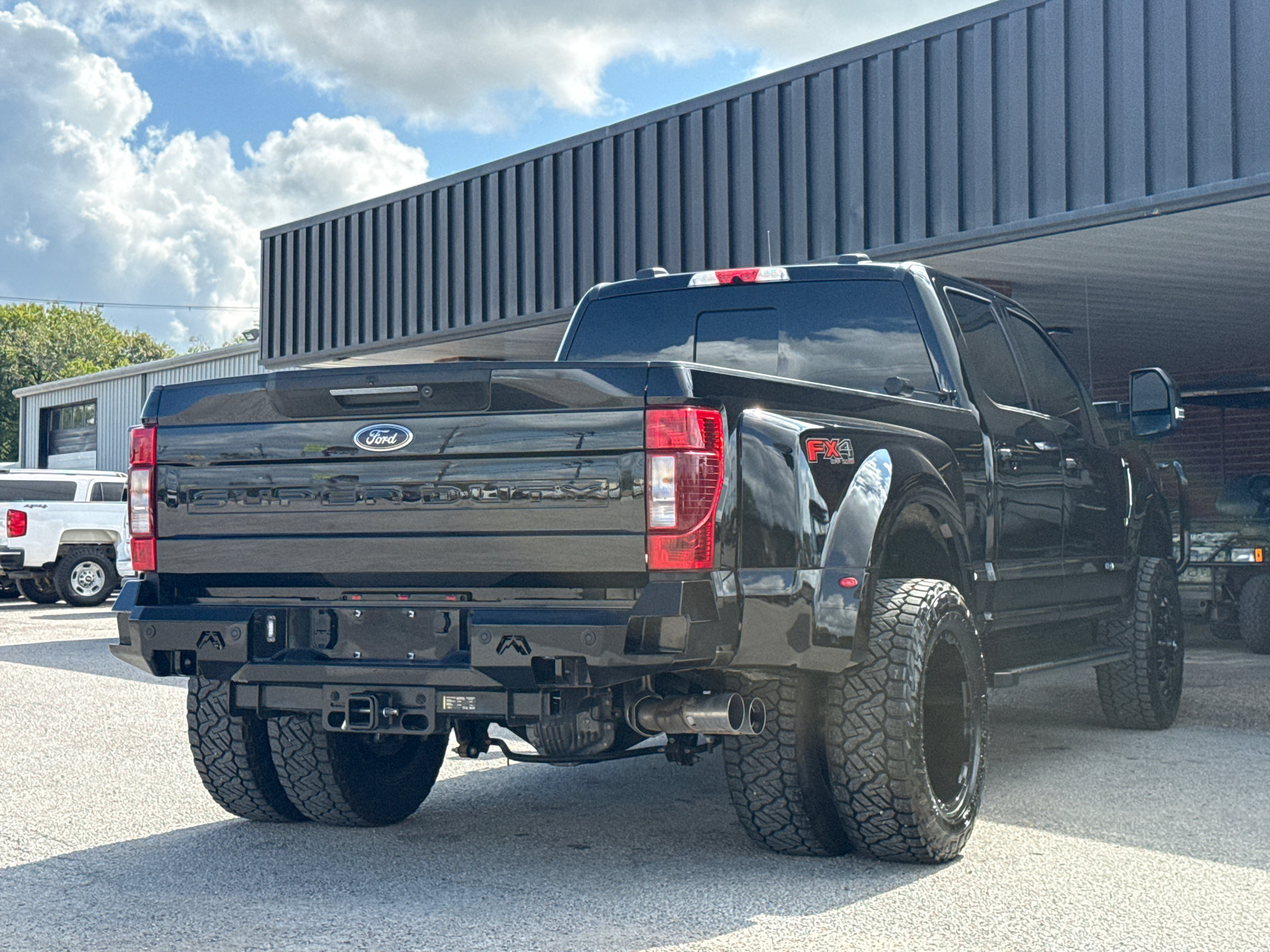 Used 2022 Ford F350 Lariat w/ Lariat Ultimate Package AWD/4WD image 9