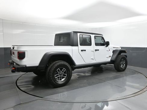 Used 2025 Jeep Gladiator Mojave w/ Convenience Group image 11