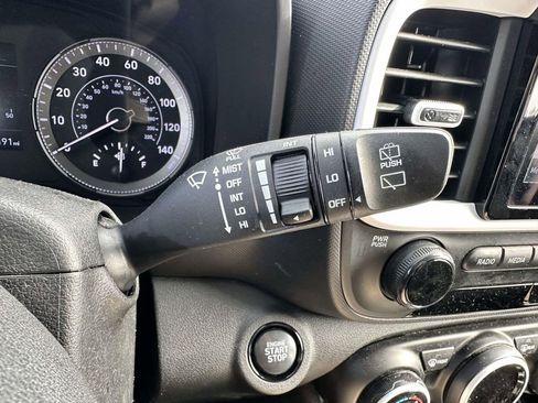 Used 2022 Hyundai Venue Limited FWD image 17