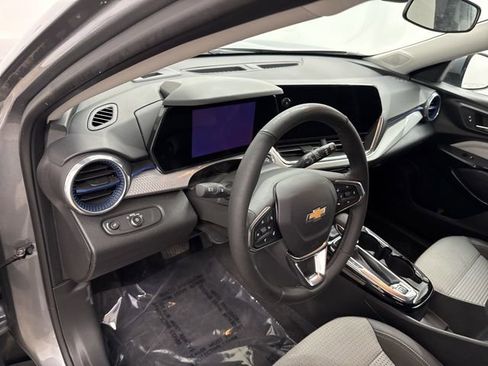 Used 2024 Chevrolet Trax LT w/ Driver Confidence Package FWD image 17