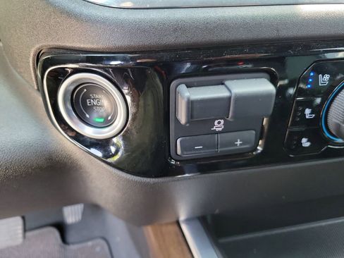 Used 2025 Chevrolet Silverado 1500 High Country w/ Technology Package AWD/4WD image 32
