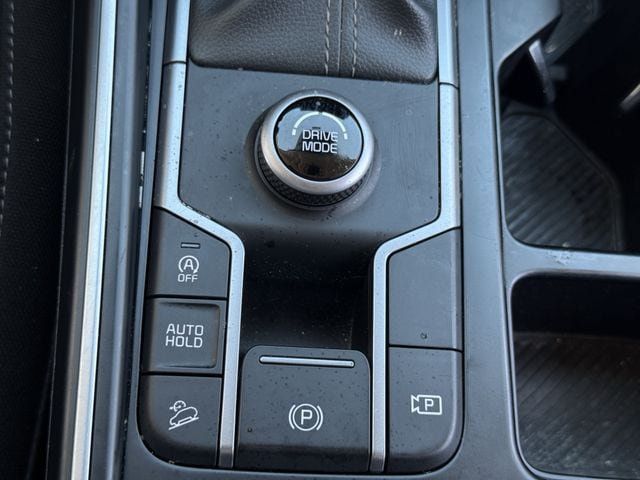 Used 2025 Kia Sorento LX FWD image 20