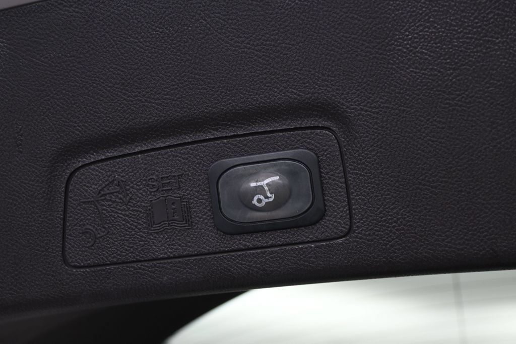 Used 2019 Lincoln MKC Select w/ Select Plus Package FWD image 34